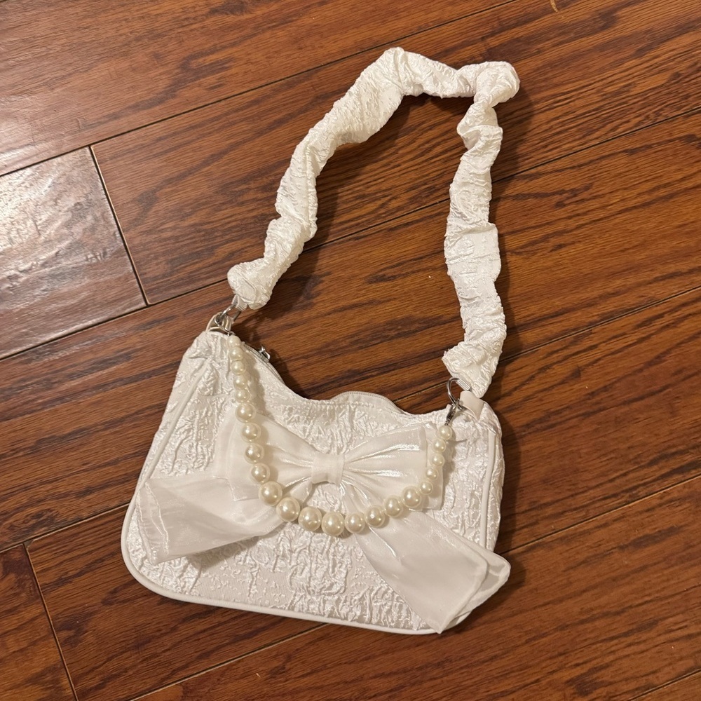 White Lace Purse with Ribbon and Pearl Strap Detail | NEW - Picture 2 of 5